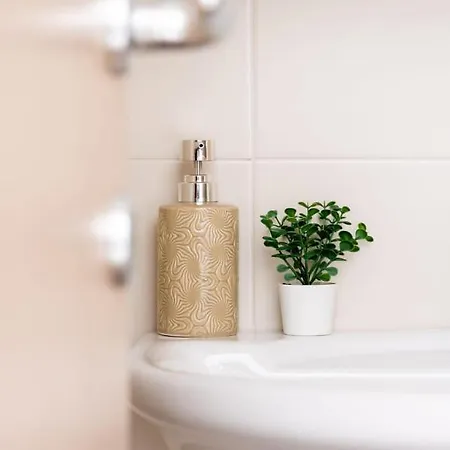 { White Garden } -comfort, Parking & Wi-fi- Apartmán *